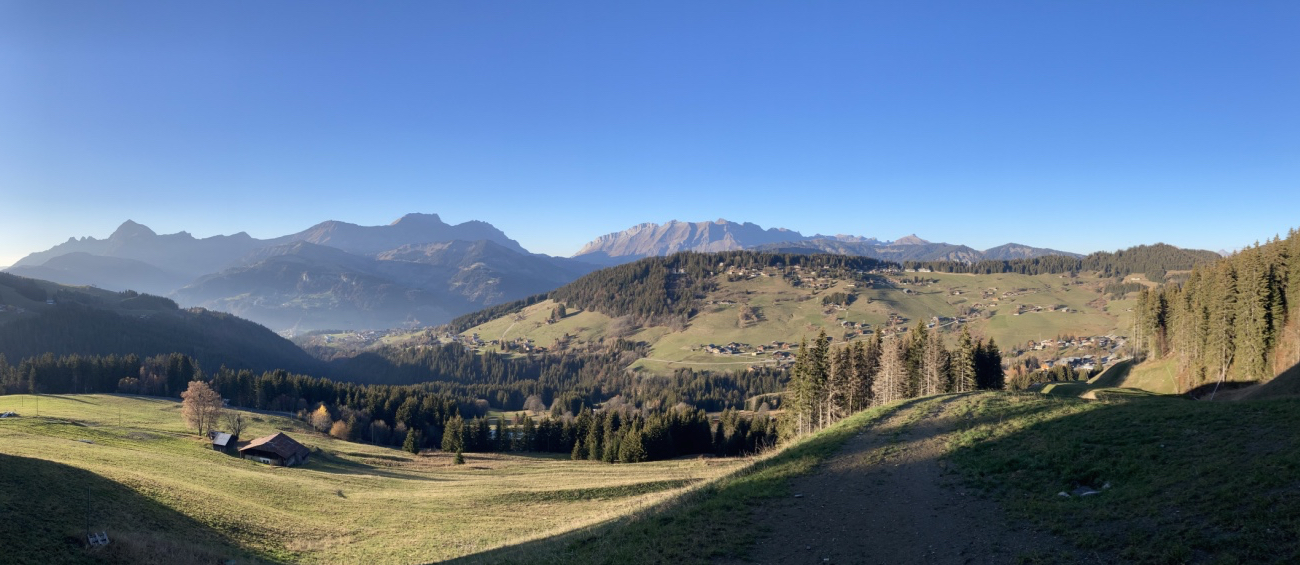 Randonnée au dessus des chalets