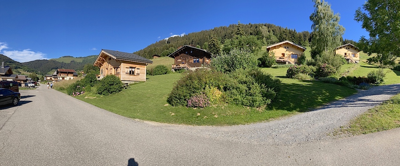 Vue panoramique sur les chalets d'Heidi