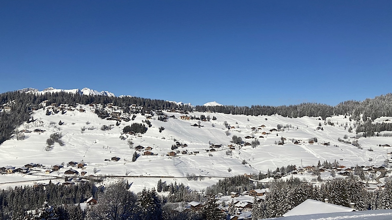 Vue sur le Lachat depuis les pistes du Mont Rond