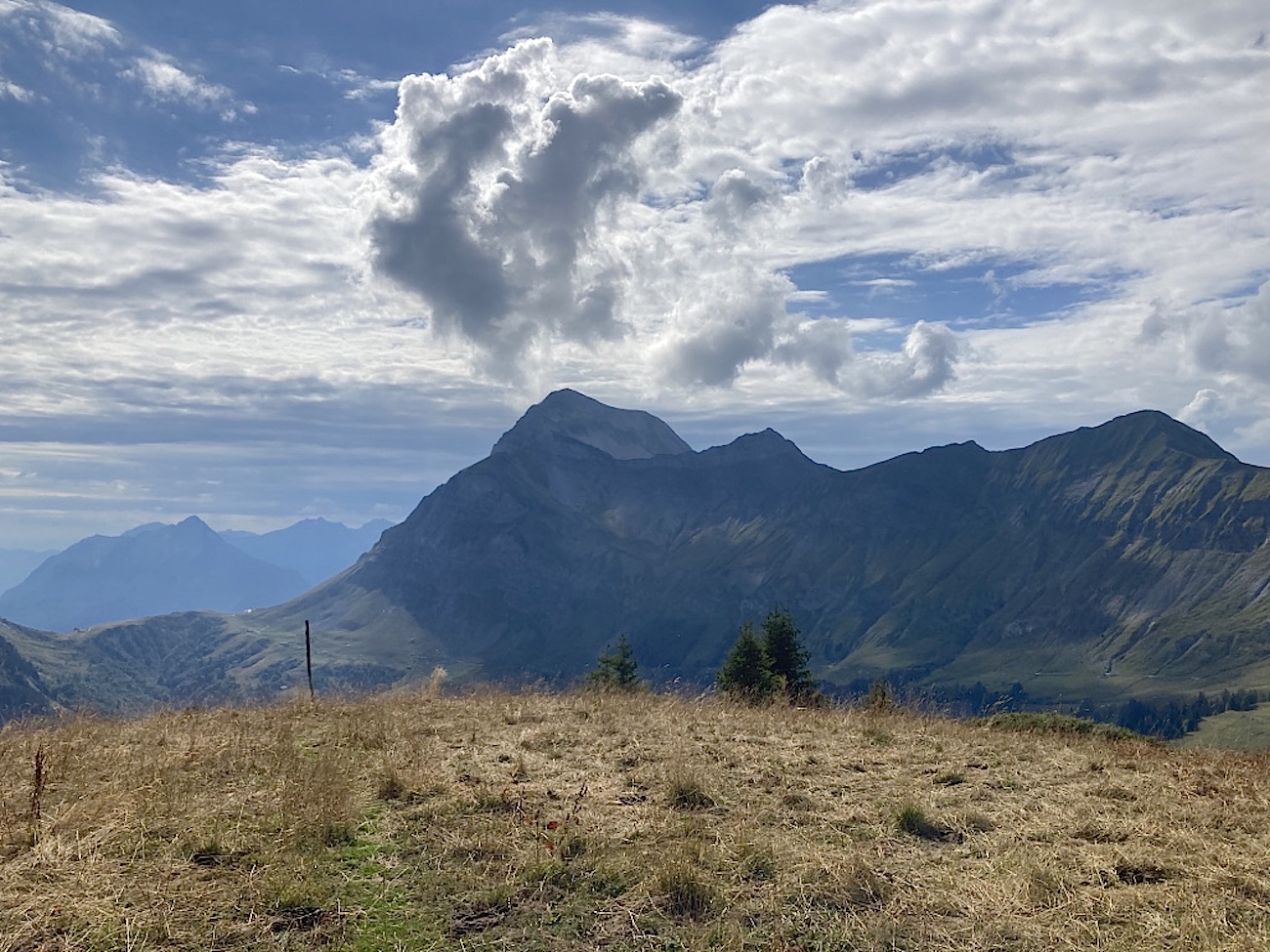 Randonnée et vue sur le Mont Charvin