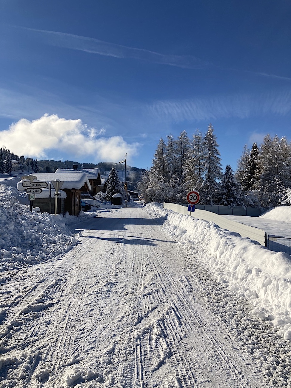 La route du coin, pour accéder aux chalets